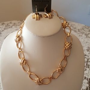 Goldtone #necklace with matching earrings